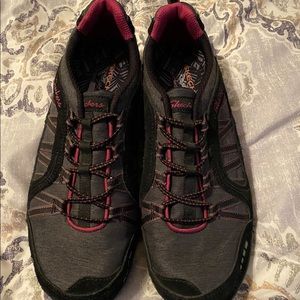 Women’s Skechers shoes size 9